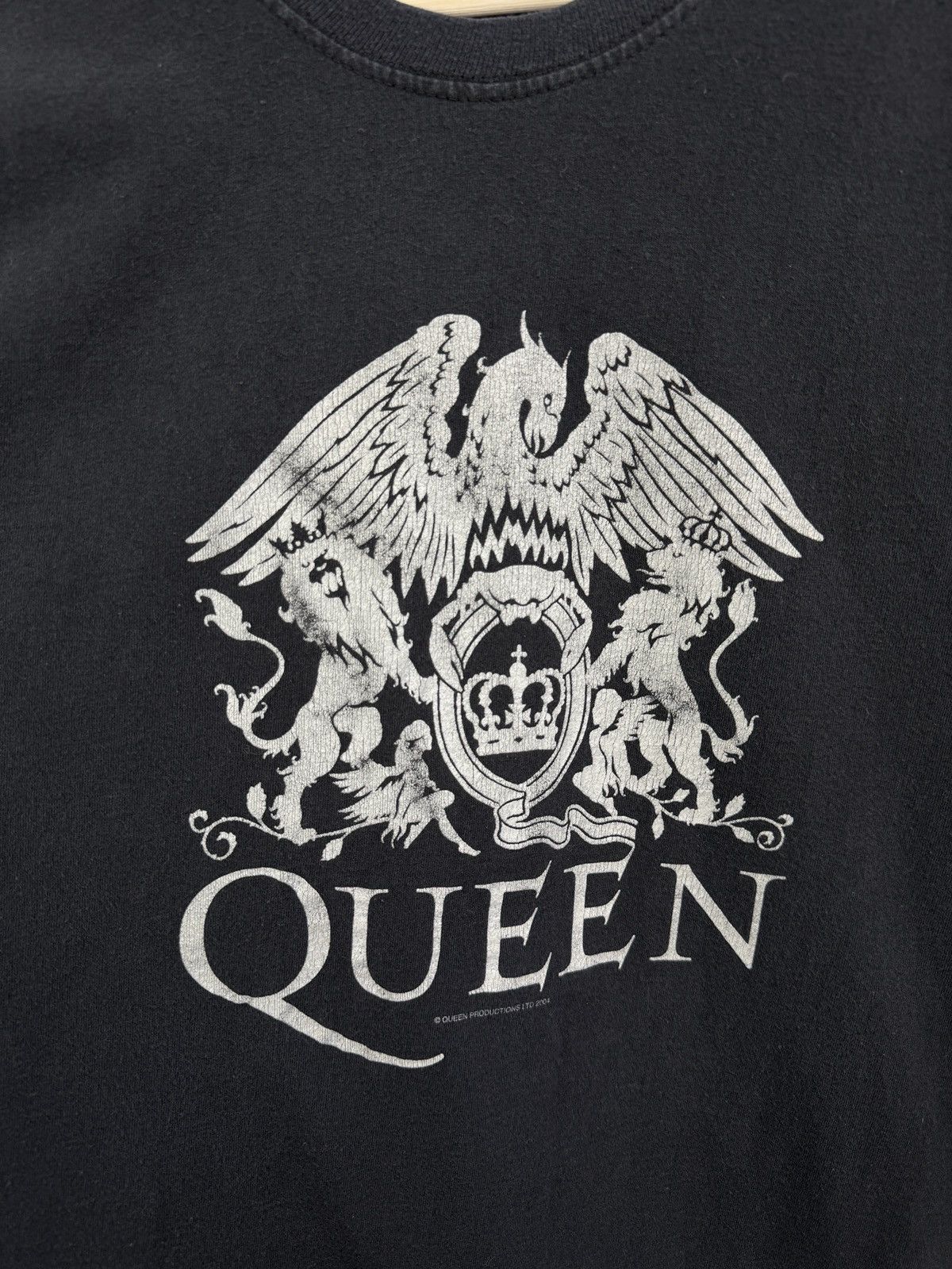 Fruit Of The Loom 🇬🇧 Vintage 2004 Queen Rock Band T-Shirt Rare Retro Hype Y2K Size US XL / EU 56 / 4 - 4 Thumbnail
