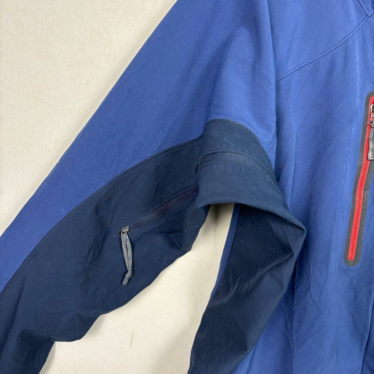 Montbell Montbell Softshell Climbarrier Hooded Jacket in Blue Size US L / EU 52-54 / 3 - 5 Thumbnail