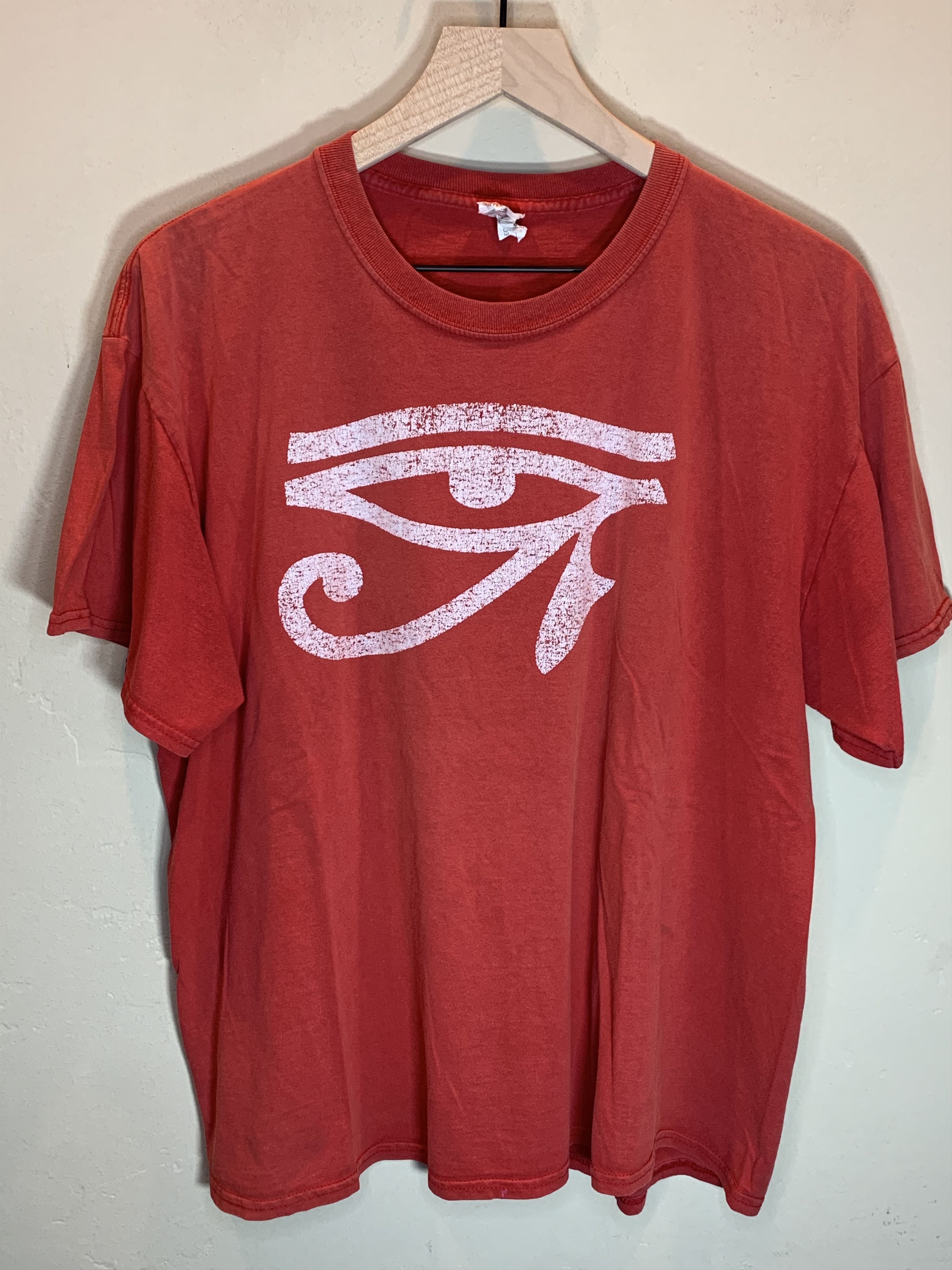 Vintage *RARE* Vintage 90’s Eye Of Horus Egypt Art Faded T-Shirt Size US XL / EU 56 / 4 - 1 Thumbnail