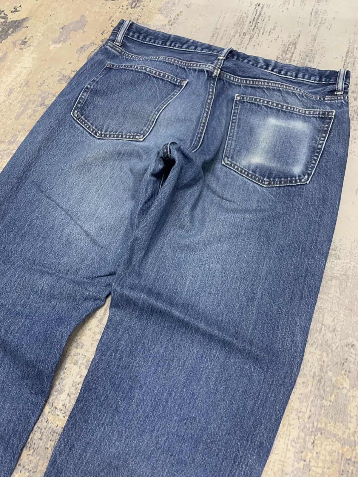 Japanese Brand Vintage Uniqlo Distressed Faded Blue Straight Leg Denim Jean Size US 35 - 11 Thumbnail