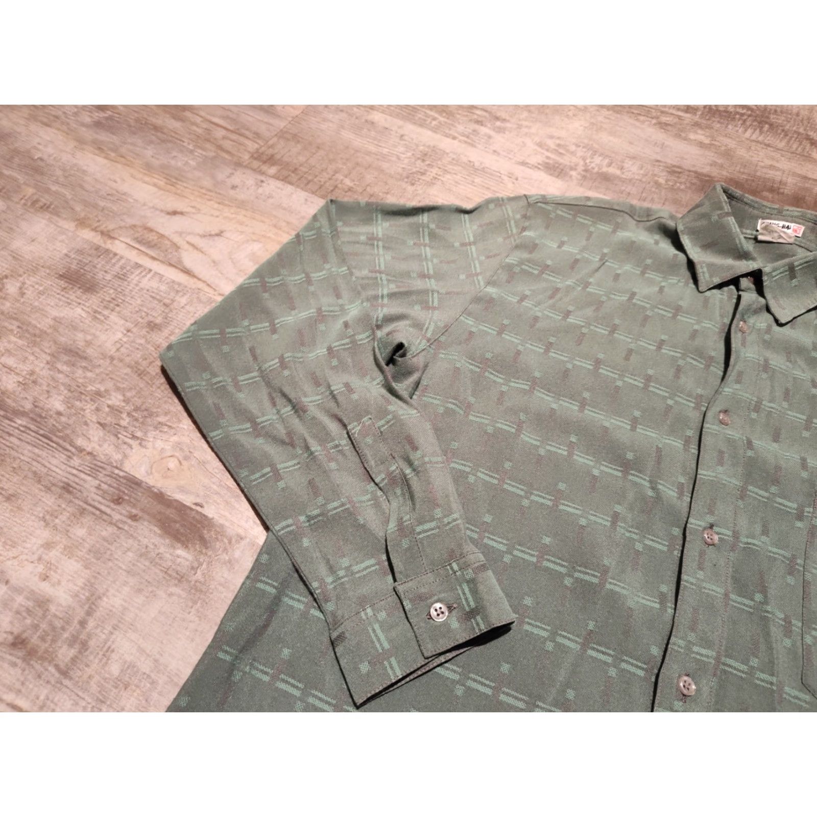 Vintage Vintage Shang-hai Men's Button Up Shirt Rayon Made In Italy Green Size L Size US L / EU 52-54 / 3 - 4 Thumbnail