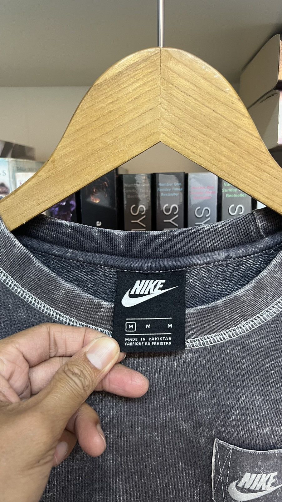 Nike Nike Swoosh Acid Wash Cropped Jumper Size US M / EU 48-50 / 2 - 6 Thumbnail