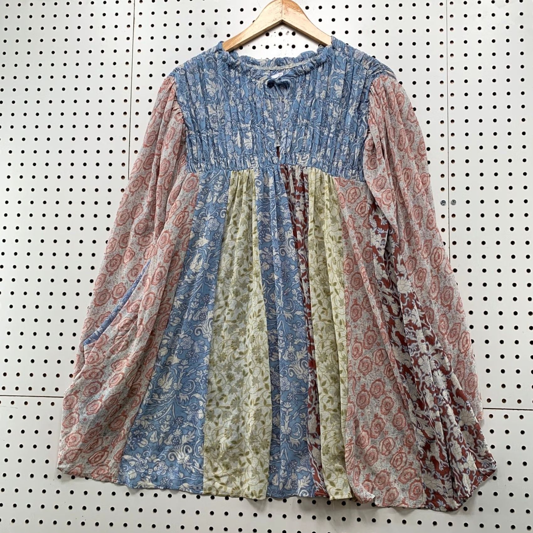 Free People Free People Merrie Mix Print Tunic Blouse Women Medium Smocked Chiffon Tunic Size M / US 6-8 / IT 42-44 - 2 Thumbnail