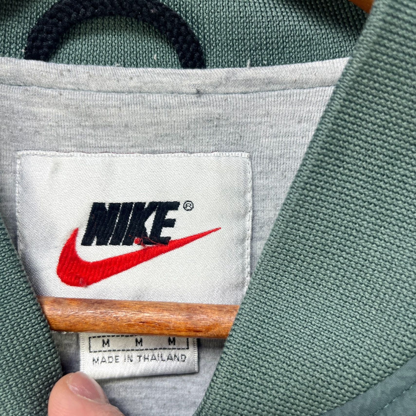 Nike VINTAGE Nike Bomber Windbreaker Jacket M Green 90s Swoosh Embroidered Logo Mens Size US M / EU 48-50 / 2 - 4 Thumbnail