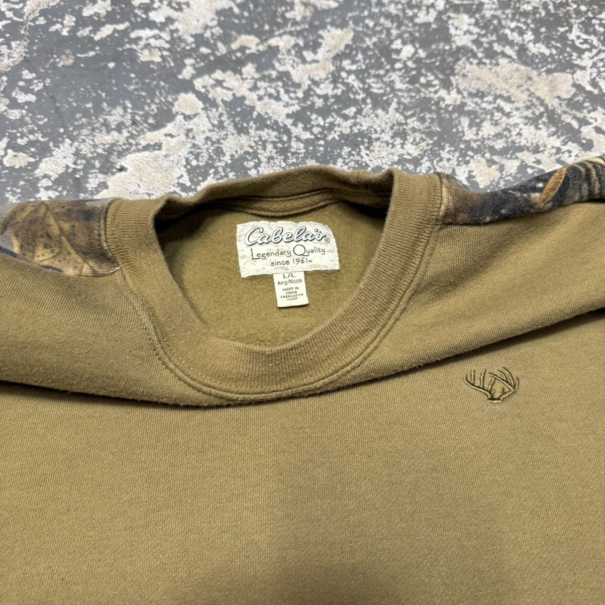 Vintage Vintage Cabelas RealTree Essential Camo Crew Sweatshirt Size US L / EU 52-54 / 3 - 4 Thumbnail