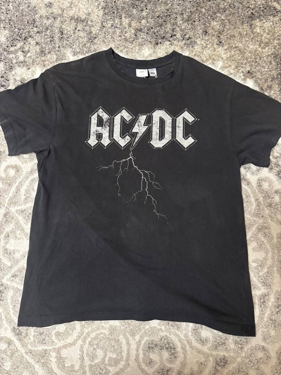 H&M Vintage H&M x AC/DC L.O.G.G. Tee – Size S Size US S / EU 44-46 / 1 - 2 Thumbnail