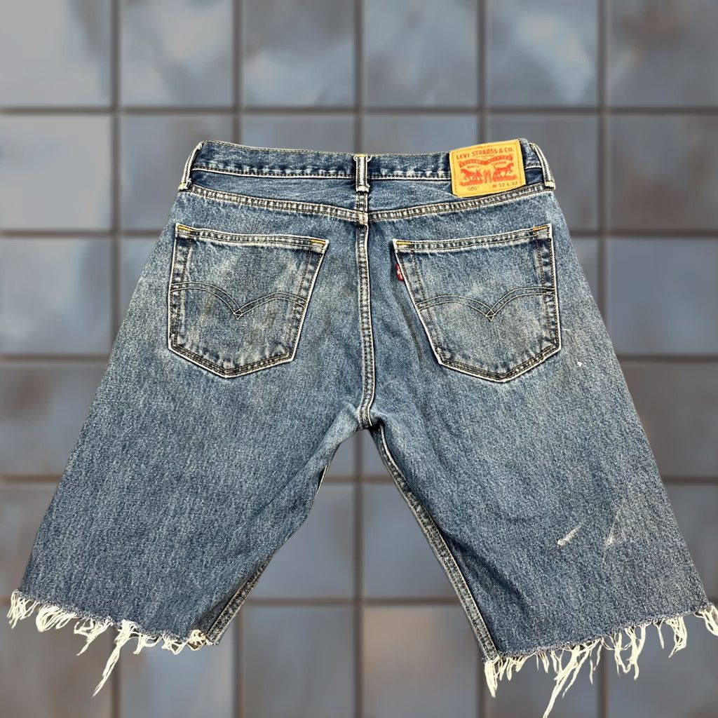 Levi's Levi's 505 Mens Bermuda Shorts Denim W32 Blue Mid Wash Whiskers Fray Hem 5-Pocket Regular Reach Size US 32 / EU 48 - 1 Thumbnail