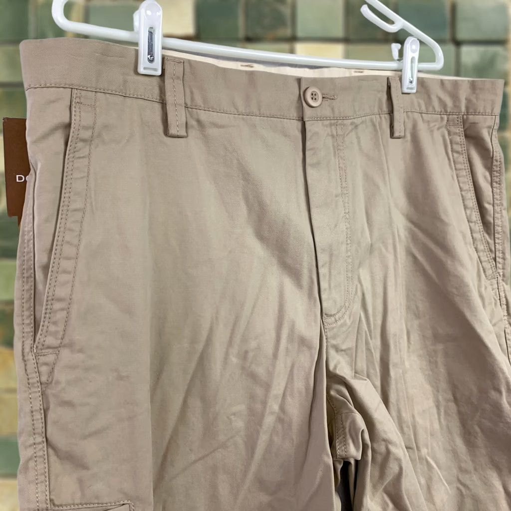Dockers DOCKERS Khaki Men's Shorts Cargo 38 NWT Regular 100% Cotton Front Flat Zip 9" Inseam Mens Size US 38 / EU 54 - 1 Thumbnail