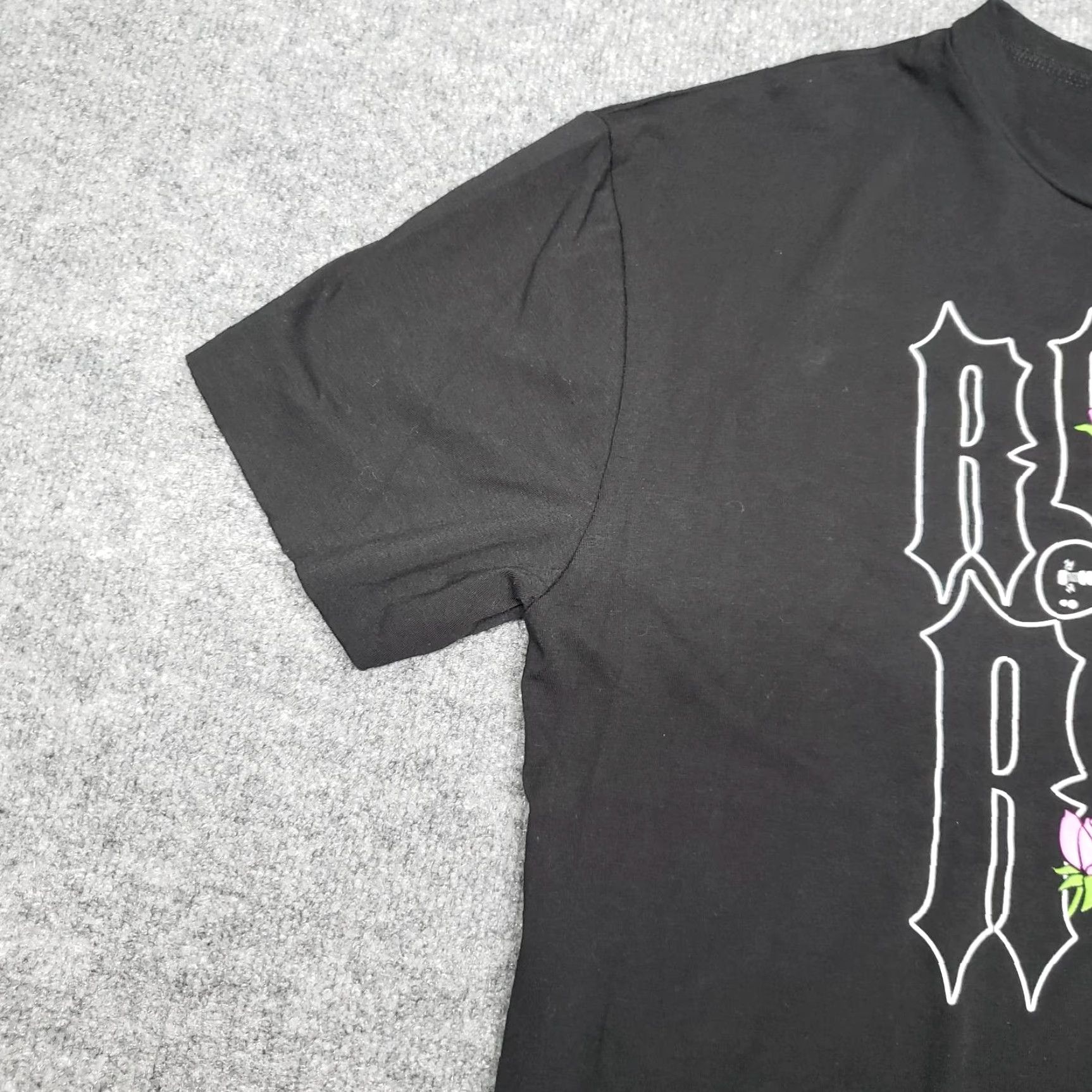 Vintage VINTAGE is not applicable; Rue21 Shirt Womens Plus 1X Black Rock N Roll Floral Graphic Side Slits T-Shirt 1X Black Womens Rock N Roll Floral Slits New Size XL / US 12-14 / IT 48-50 - 3 Thumbnail