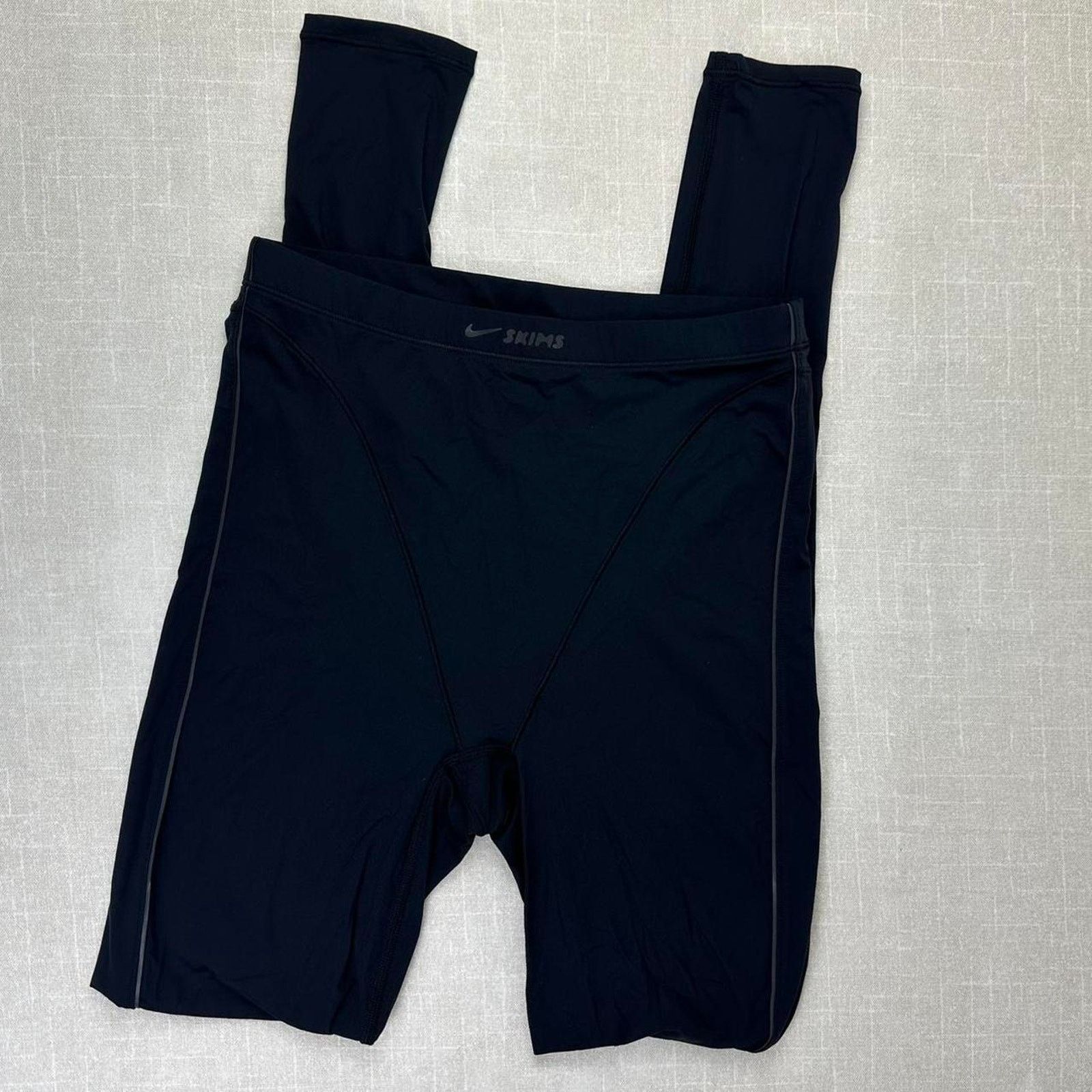 Nike Nike x SKIMS Weightless V-Panel Legging in Obsidian Women XL Size 32" / US 10 / IT 46 - 3 Thumbnail