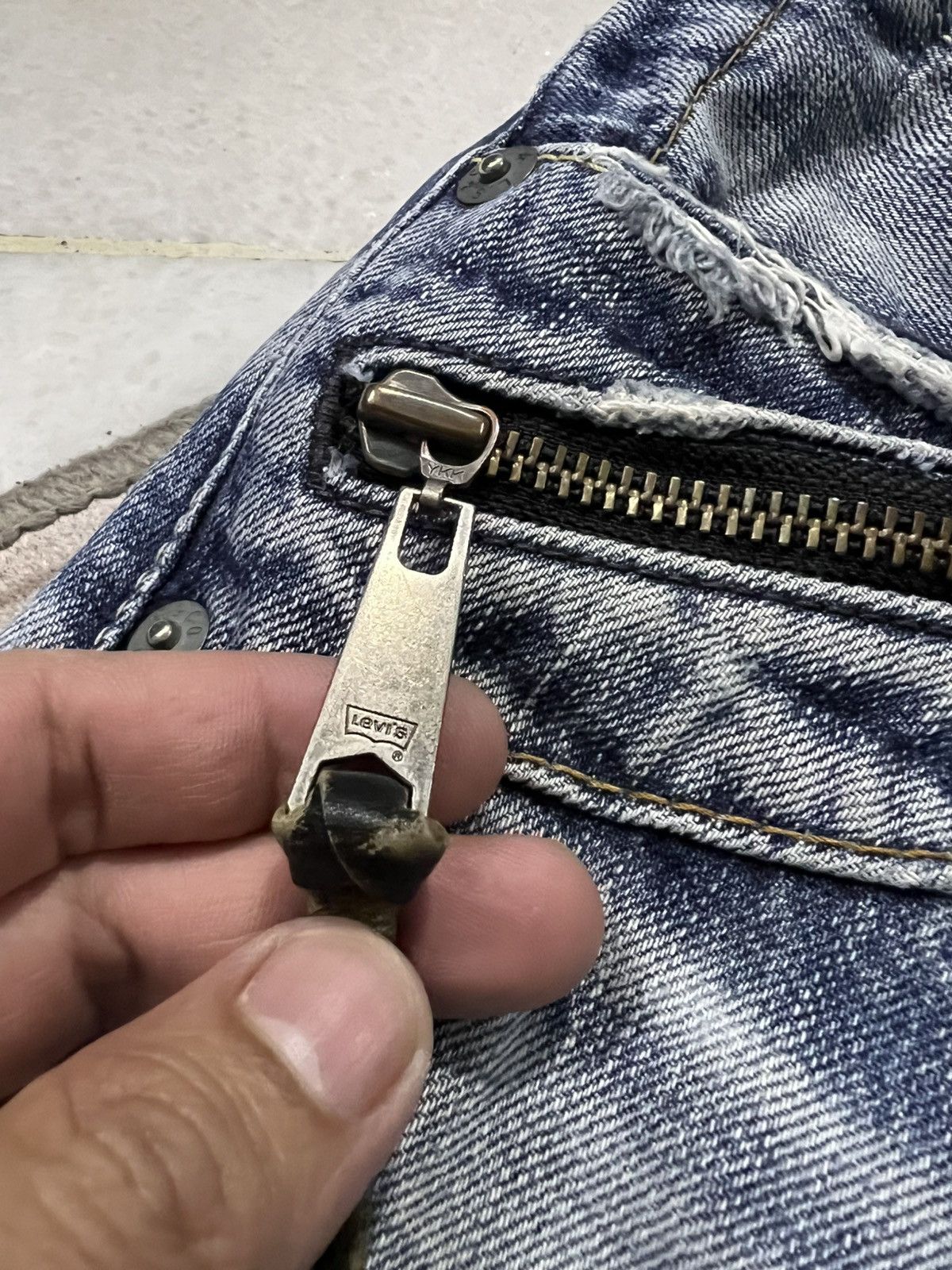 Levi's Vintage Levi’s 502 Distressed Faded Clawmark Jean Very Rare Size US 29 - 10 Thumbnail