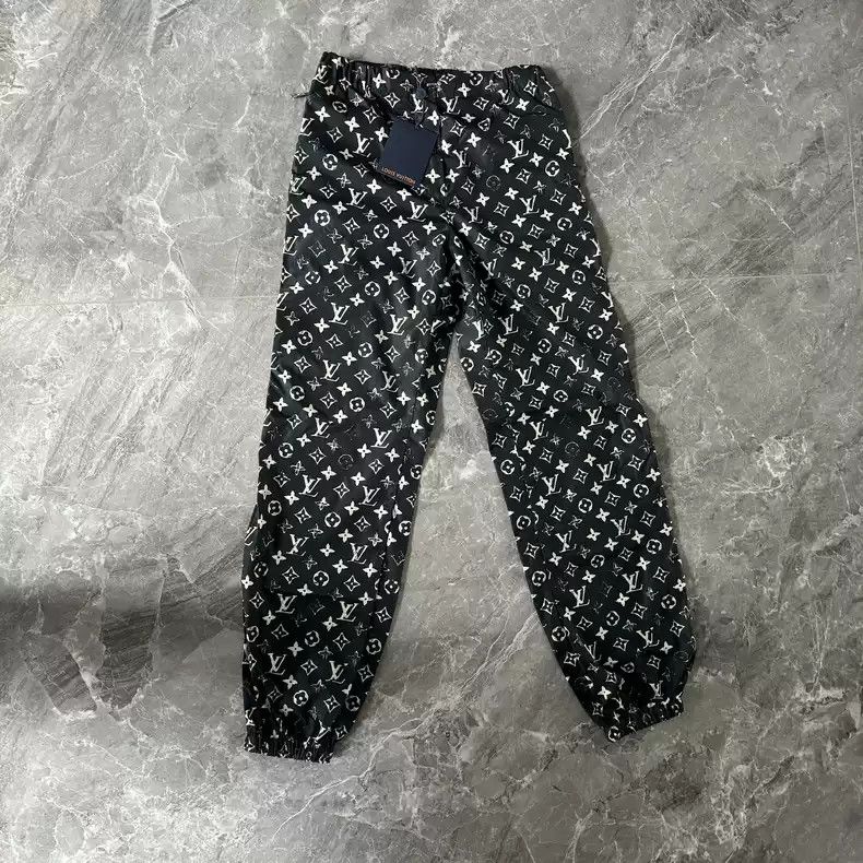 Louis Vuitton Louis Vuitton Full print logo jogging pants Size US 34 / EU 50 - 1 Thumbnail
