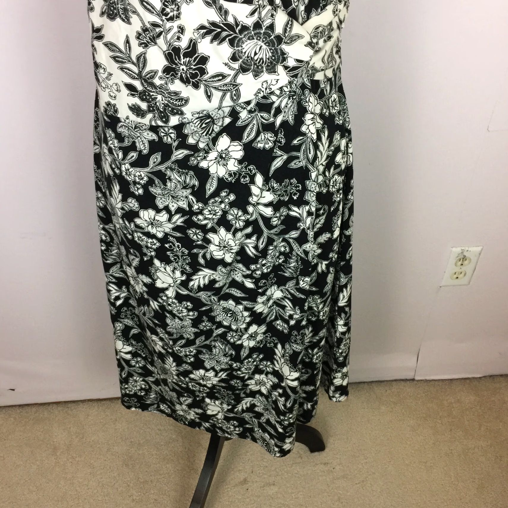 Lands' End Lands' End A-Line Dress Sz M Womans Black White Floral Twist  Front Short