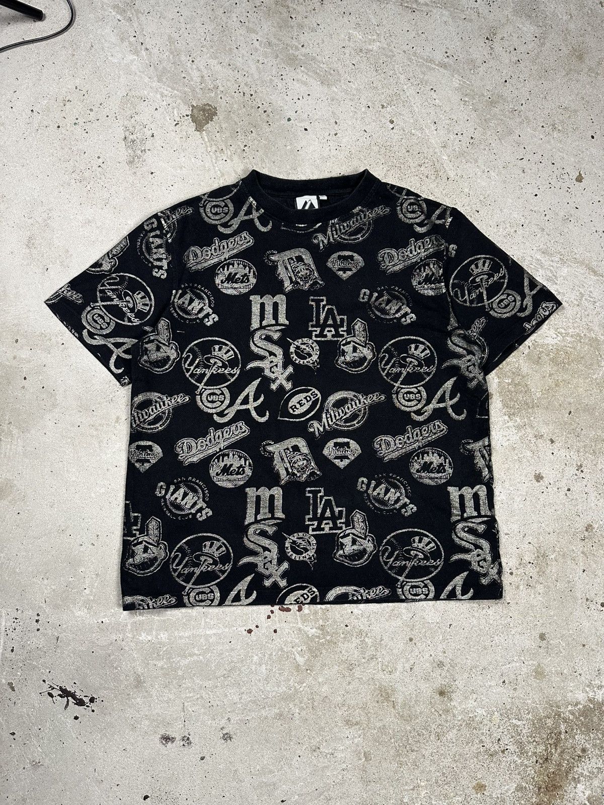 Majestic Vintage Y2K Majestic All Over Prints MLB Teams T Shirt Size US L / EU 52-54 / 3 - 1 Thumbnail