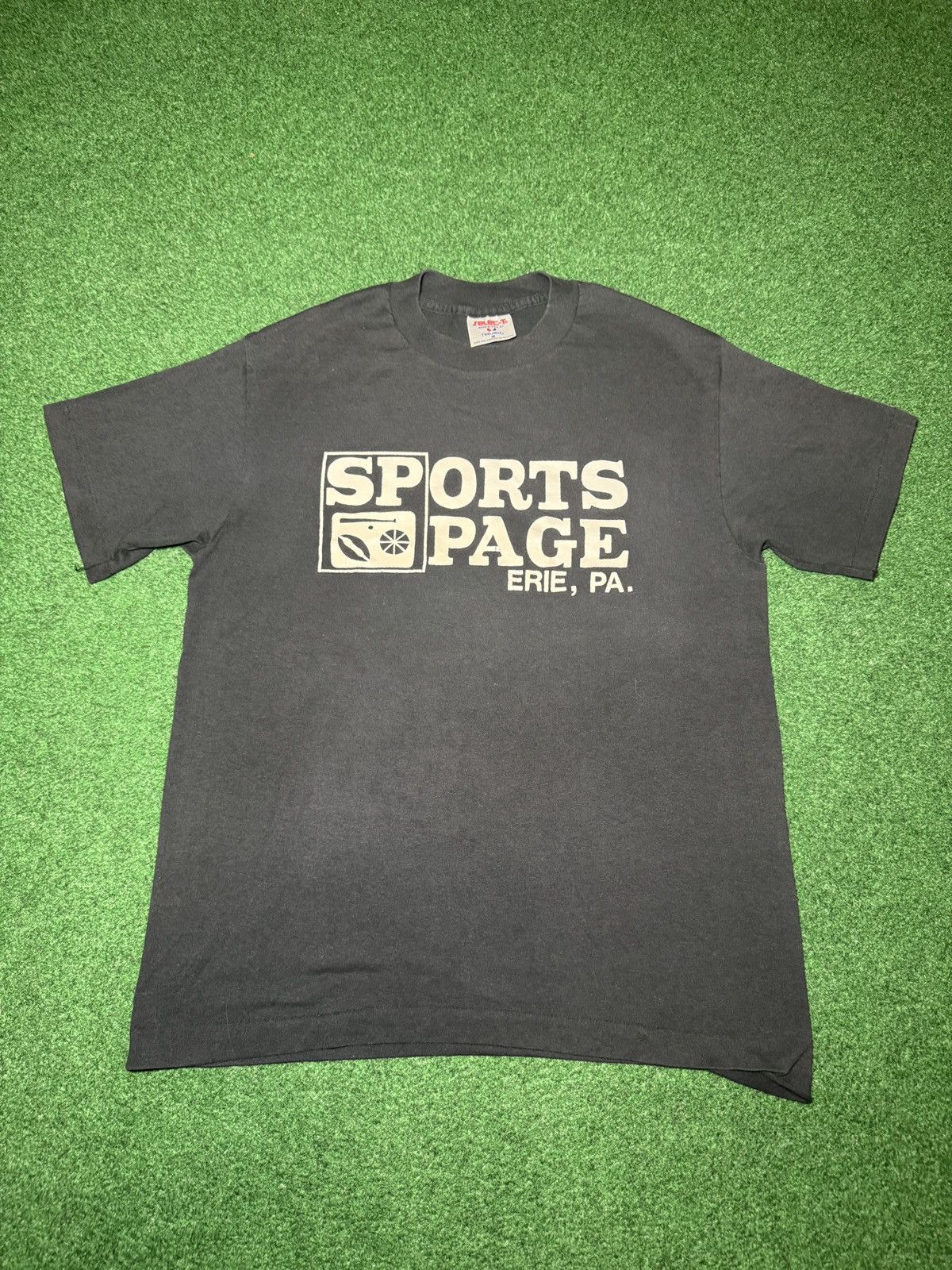 Vintage Sports Page Erie Pa That Place 90s 26th St Bar T Shirt Size US M / EU 48-50 / 2 - 1 Thumbnail