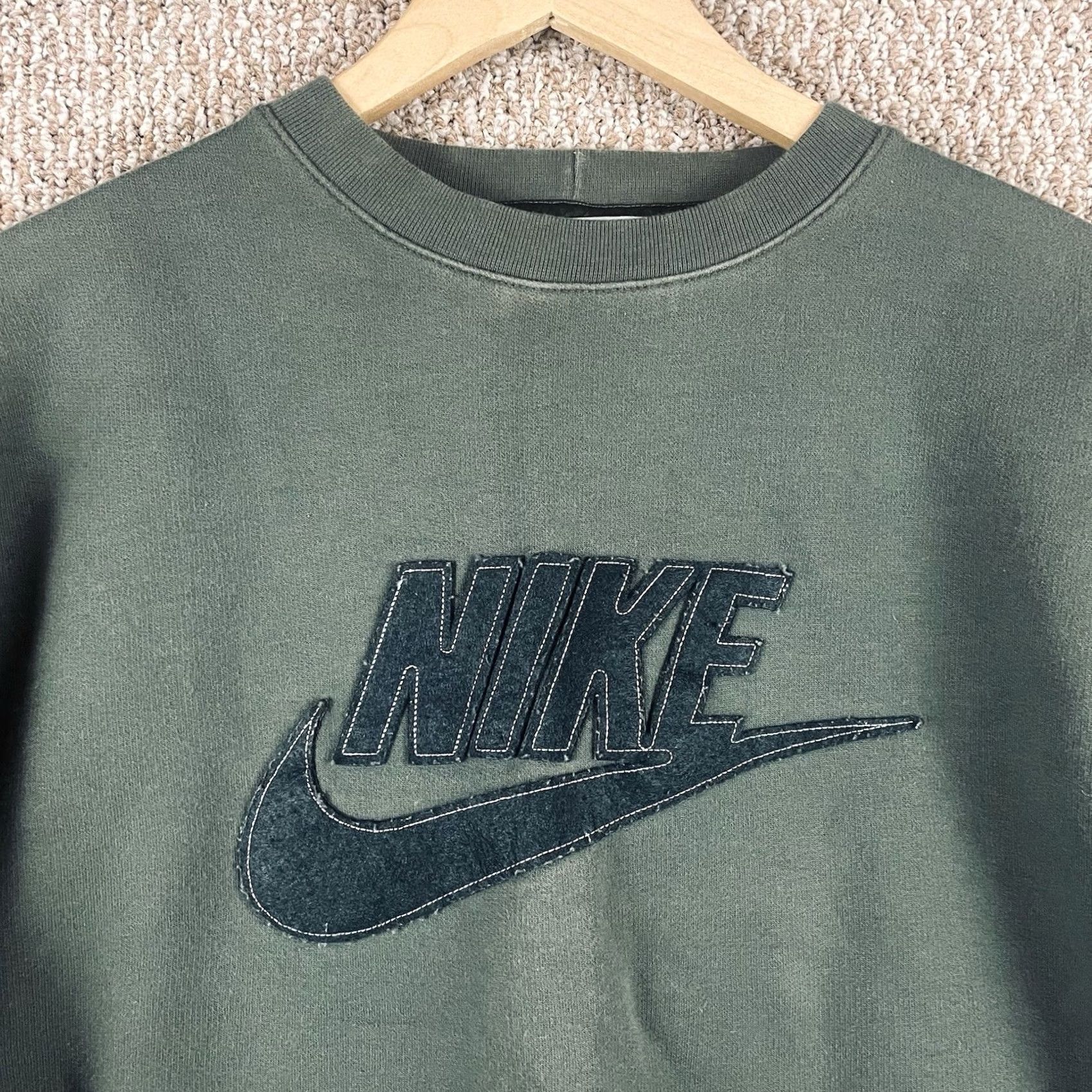 Nike VTG Nike Sweatshirt Men L Green Crew Neck Stitched Swoosh Y2K 211 90s Vintage Sportswear Size US L / EU 52-54 / 3 - 3 Thumbnail