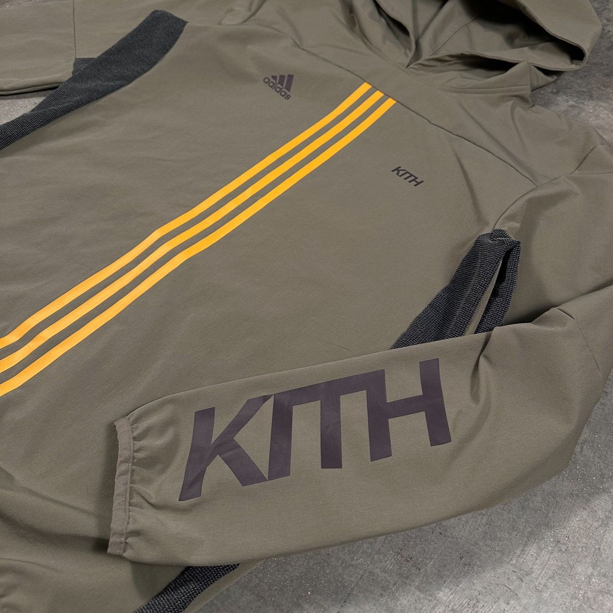Adidas × Kith Adidas x Kith Rays Hooded Piste Jacket Olive FW17 Size US S / EU 44-46 / 1 - 3 Thumbnail