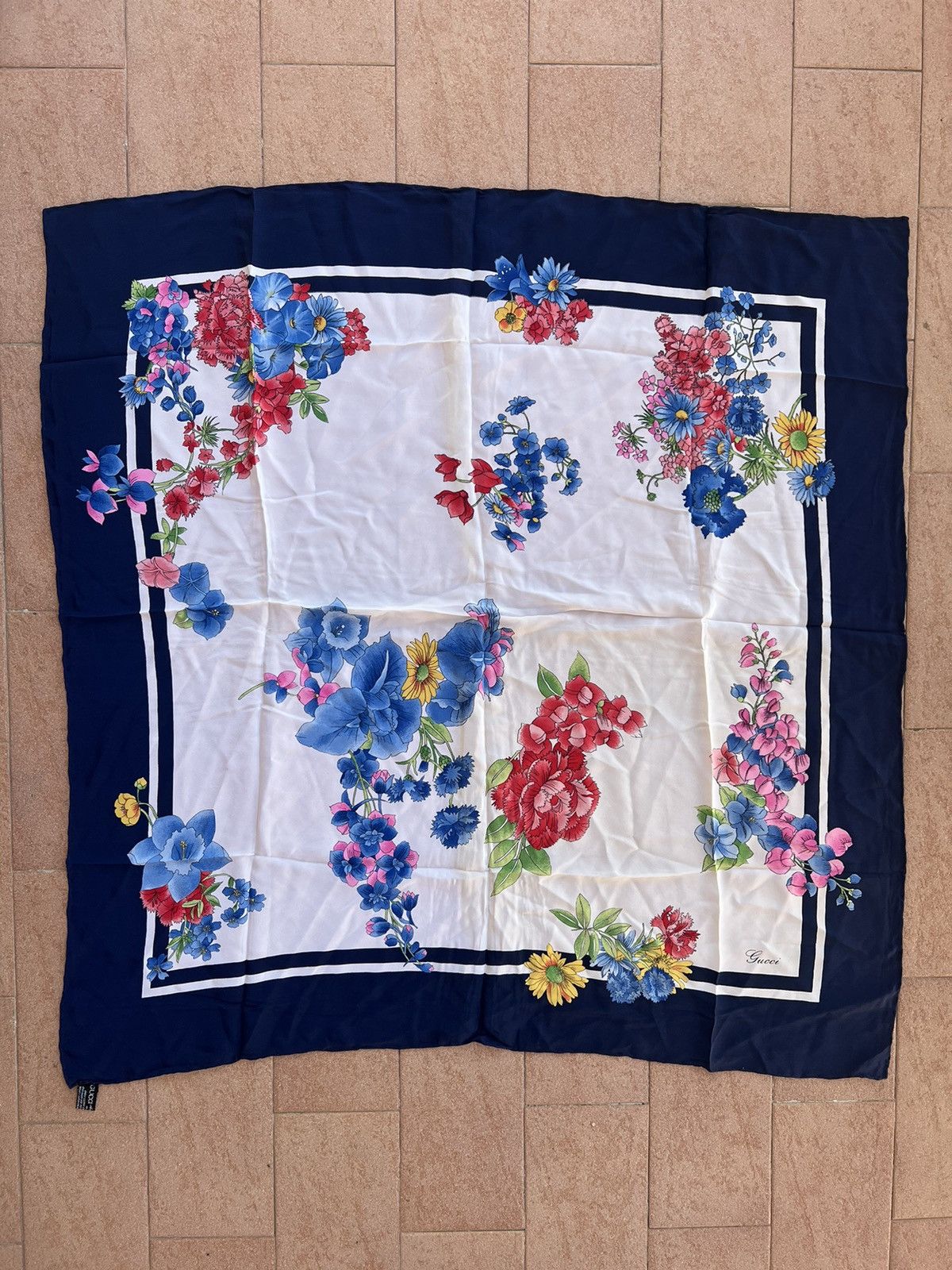 Gucci Vintage Gucci Flower Silk Skarf Size ONE SIZE - 1 Thumbnail