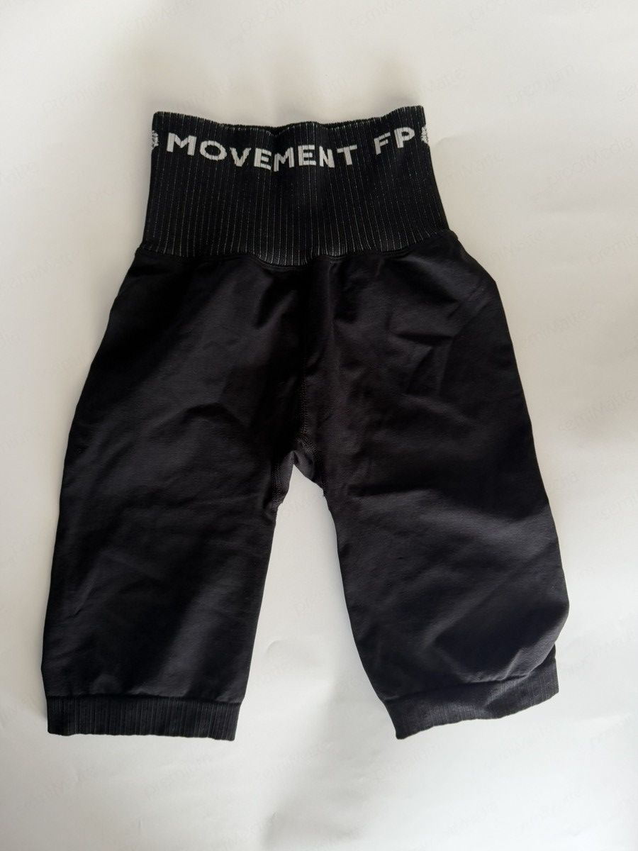 Free People FP Movement Bike Shorts - Black size XS/s Size 26" / US 2 / IT 38 - 1 Thumbnail