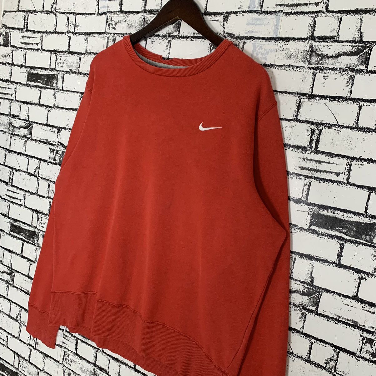 Nike Sportwear Nike Small Logo Sweatshirt Nike Crewneck Size US XL / EU 56 / 4 - 3 Thumbnail