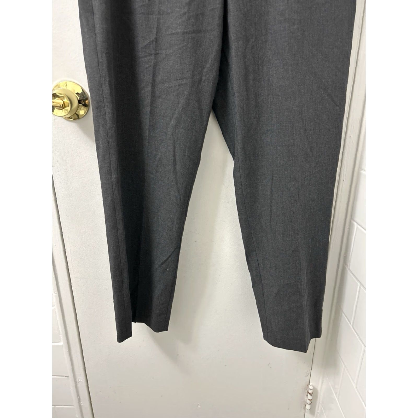 Uniqlo Uniqlo Pants Womens Large L33 Gray NWT Ankle Trousers Zipper Pockets Stretch Wrinkle-Resistant Flat Front Office Workwear Casual Modern 30x28 Size 36" / US 14 / IT 50 - 3 Thumbnail