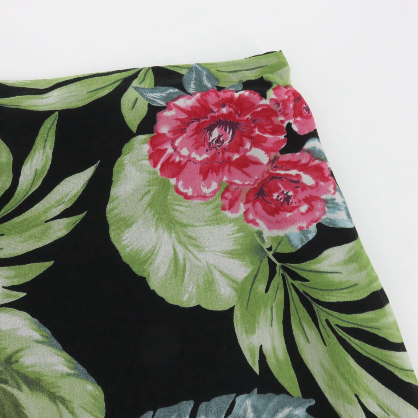 Vintage VINTAGE Nine & Company Petite 2P Black Floral Pencil Skirt Knee Length Women's Skirt, Lined, Zip Closure, Polyester, 90s Size 26" / US 2 / IT 38 - 3 Thumbnail