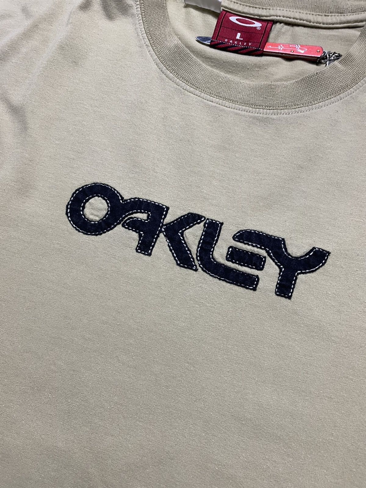 Oakley Vintage Oakley T-shirt 2000s Big Logo Japan Outdoor Y2K Size US L / EU 52-54 / 3 - 2 Thumbnail