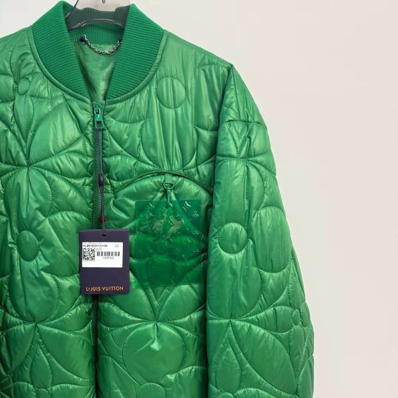 Louis Vuitton Louis Vuitton Green cotton-padded with three flowers and fu Size US M / EU 48-50 / 2 - 4 Thumbnail