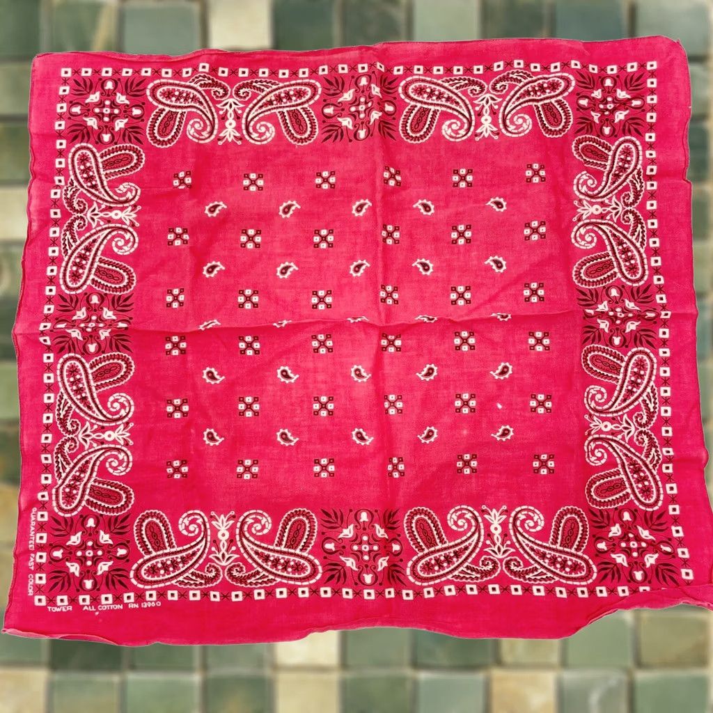Vintage VINTAGE Tower Bandana Unisex 19" x 21" Red Paisley 100% Cotton Men Women Boys Girls Size ONE SIZE - 1 Thumbnail