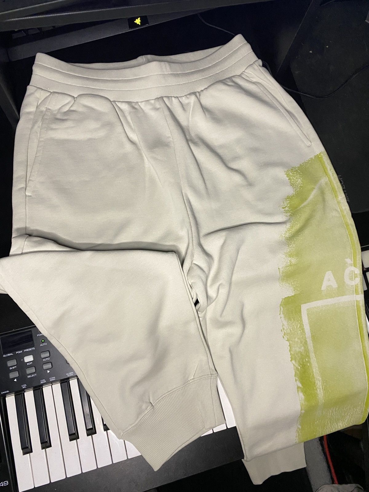 A-COLD-WALL* A-Cold-Wall Bone Collage Sweatpants Size US 34 / EU 50 - 7 Thumbnail