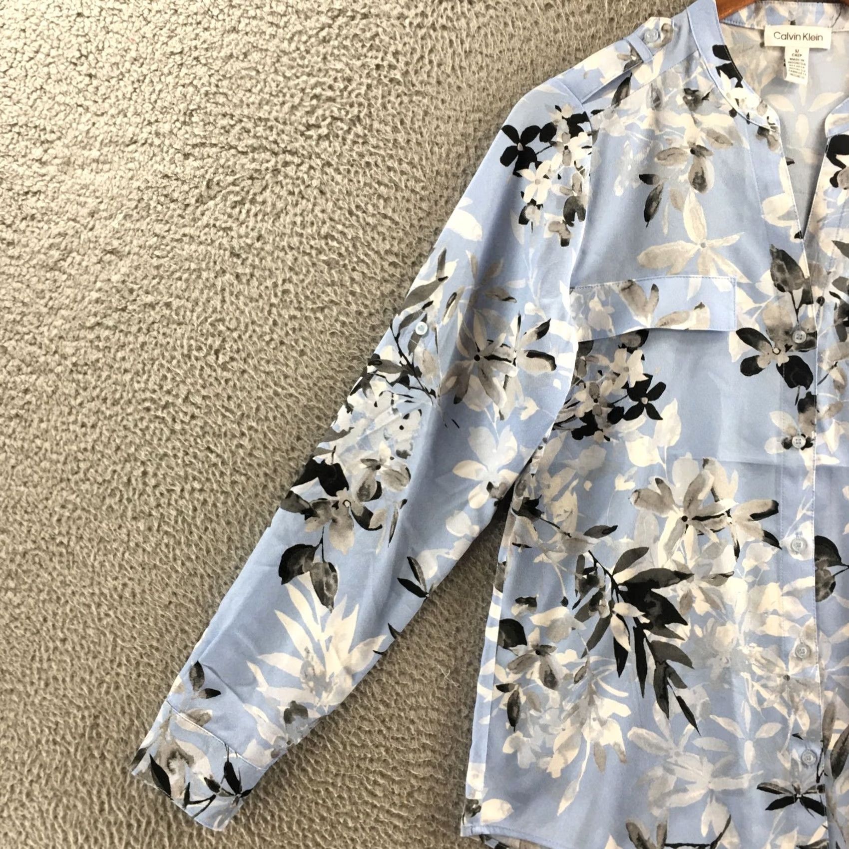 Calvin Klein Calvin Klein Blouse Top Womens S Blue Floral Long Sleeve V-Neck Button Front Size S / US 4 / IT 40 - 5 Thumbnail