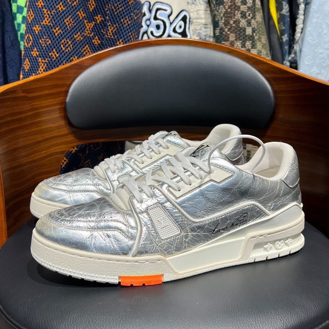 Louis Vuitton Louis Vuitton Training White Lowtop Sneakers 9 Men Size US 9 / EU 42 - 1 Thumbnail