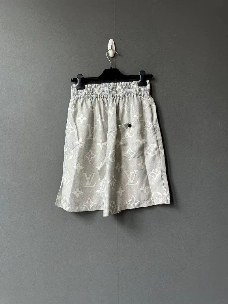 Louis Vuitton Louis Vuitton Silk full print shorts 2501-Nextarrow Size US 36 / EU 52 - 2 Thumbnail