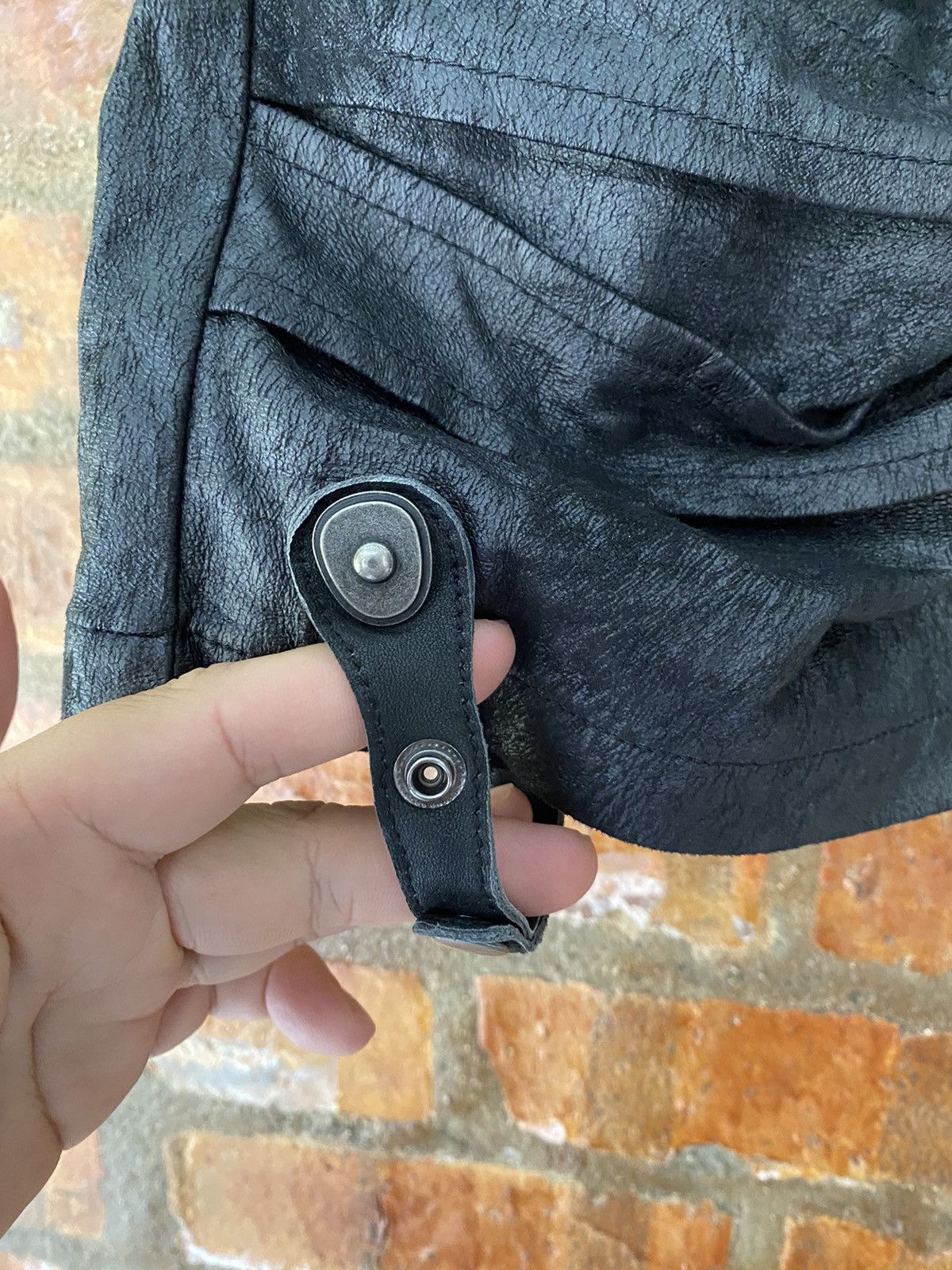Tornado Mart 2000s Tornado Mart Bondage Textured Gas Mask Cargo Shorts Size US 31 - 13 Thumbnail