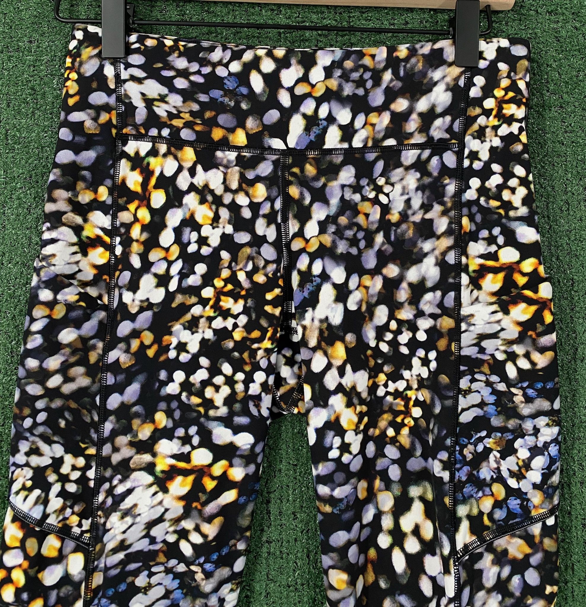 Lululemon Lululemon Speed Up Metropolis Glow Luxtreme Leggings Sz 6 Size 27" / US 4 / IT 40 - 2 Thumbnail