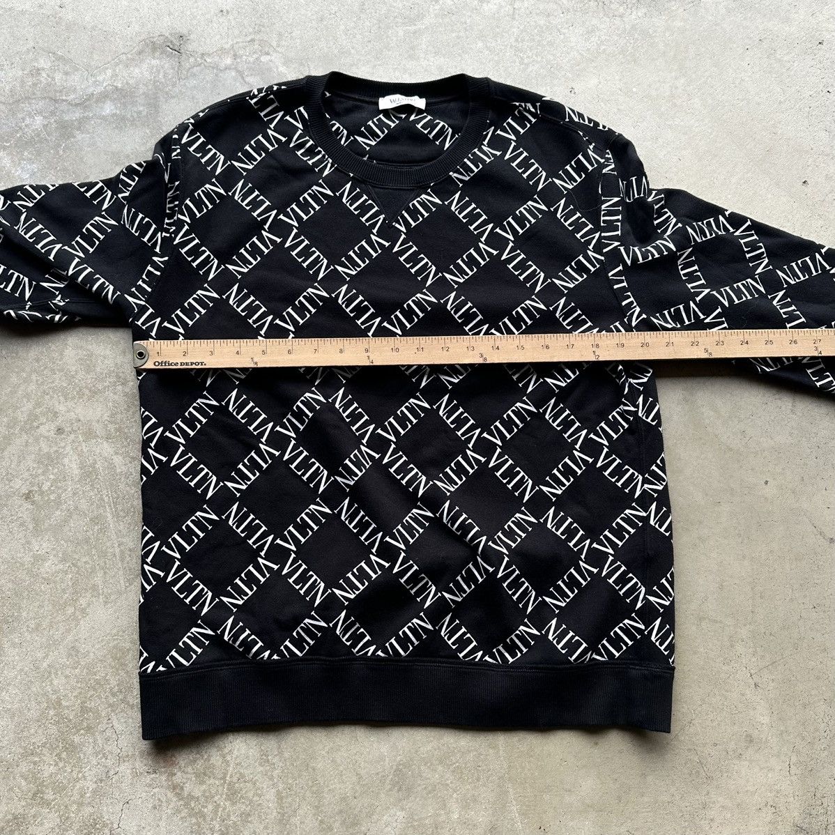 Valentino Valentino Men’s Crew Neck Sweatshirt Spell Out AOP Size US S / EU 44-46 / 1 - 5 Thumbnail