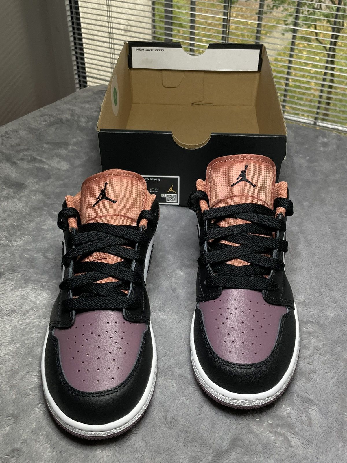 Nike AIR JORDAN 1 LOW SE (GS) Size US 5.5 / IT 35.5 - 3 Thumbnail
