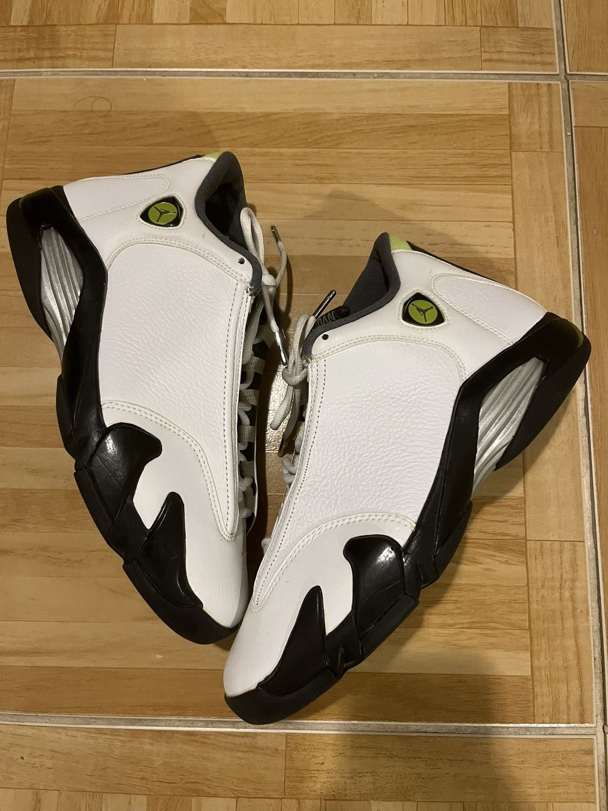 Jordan Brand Air Jordan 14 Retro White Chartreuse Black Preowned Sz 9.5 Size US 9.5 / EU 42-43 - 8 Thumbnail