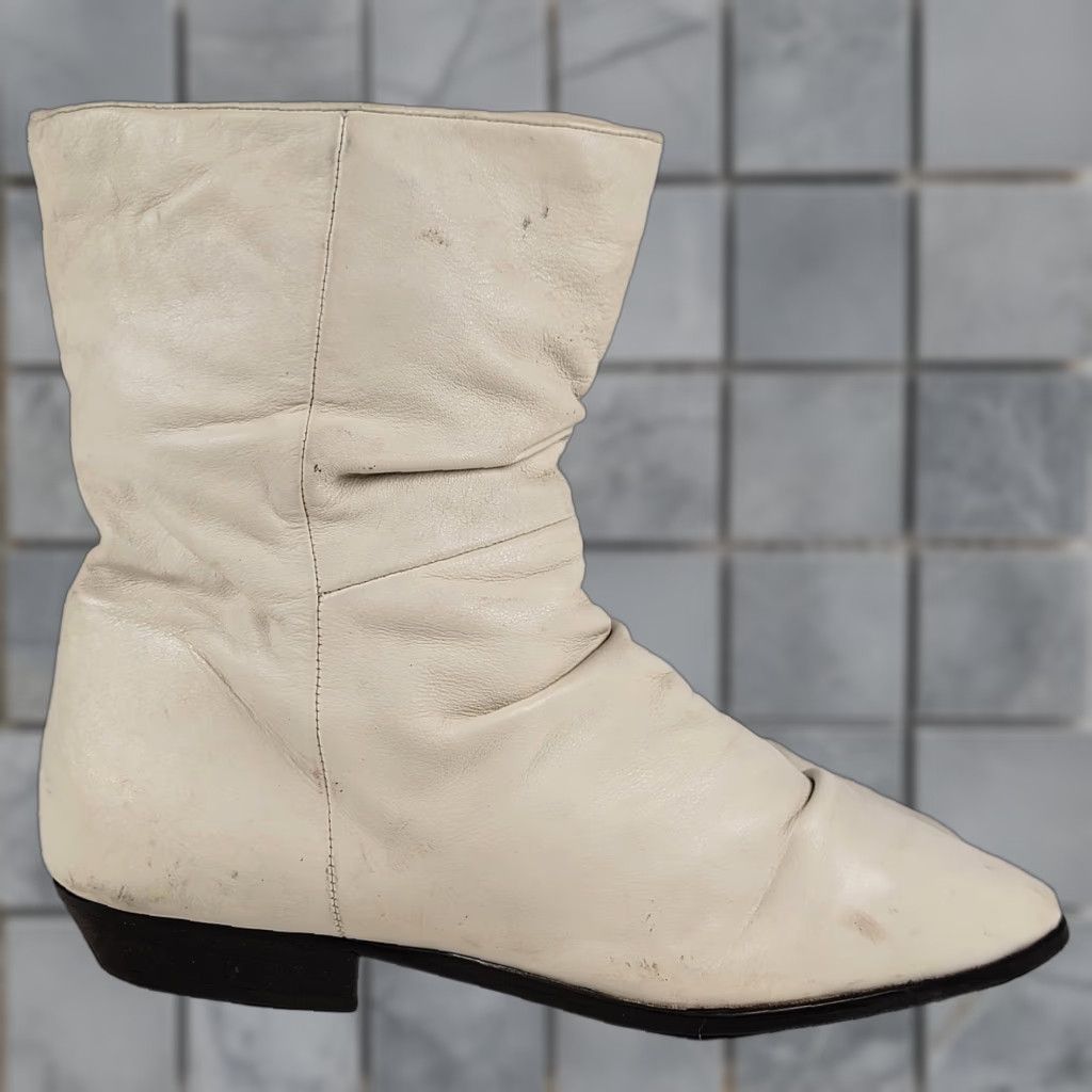 VINTAGE Naturalizer Boots Women's Leather Ankle Boots 8M Beige Almond Toe Block Heel Mid 2-2.9 in Fall Winter Spring Nature 1980s Women Boots