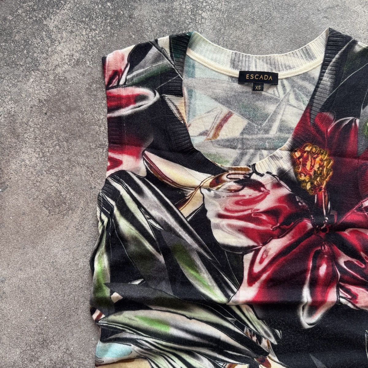 Escada Escada Floral Print Wool Blouse / Sleeveless Top Size S / US 4 / IT 40 - 2 Thumbnail