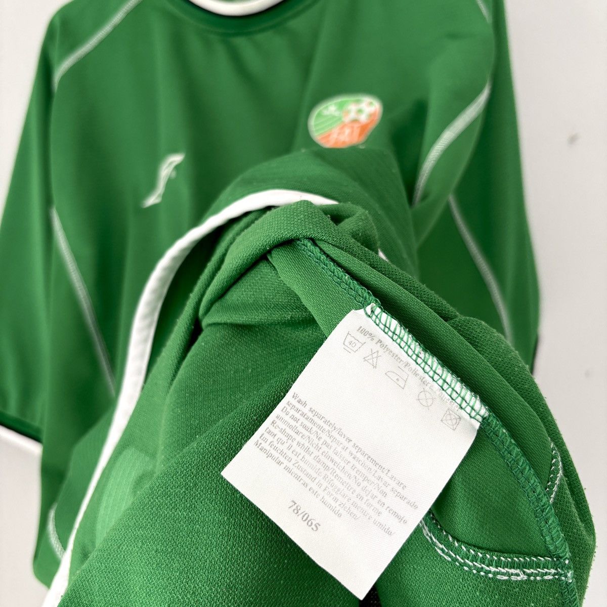 Umbro 2001 2003 Ireland National Umbro Vintage Home Soccer Jersey Size US XL / EU 56 / 4 - 6 Thumbnail