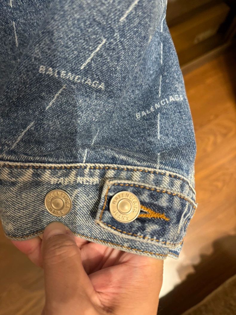Balenciaga Balenciaga size 34 Full print denim jacket Size US S / EU 44-46 / 1 - 4 Thumbnail