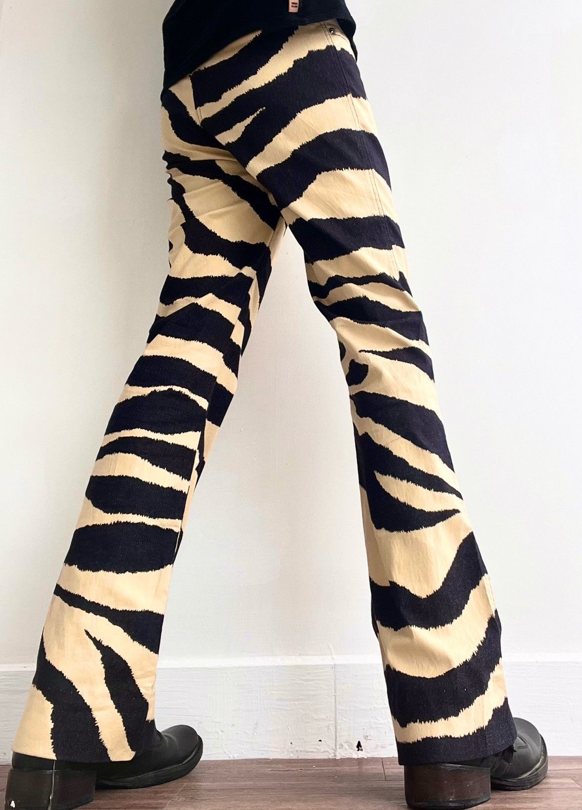 Moschino 00s Moschino Zebra Flared Pants Size US 30 / EU 46 - 5 Thumbnail