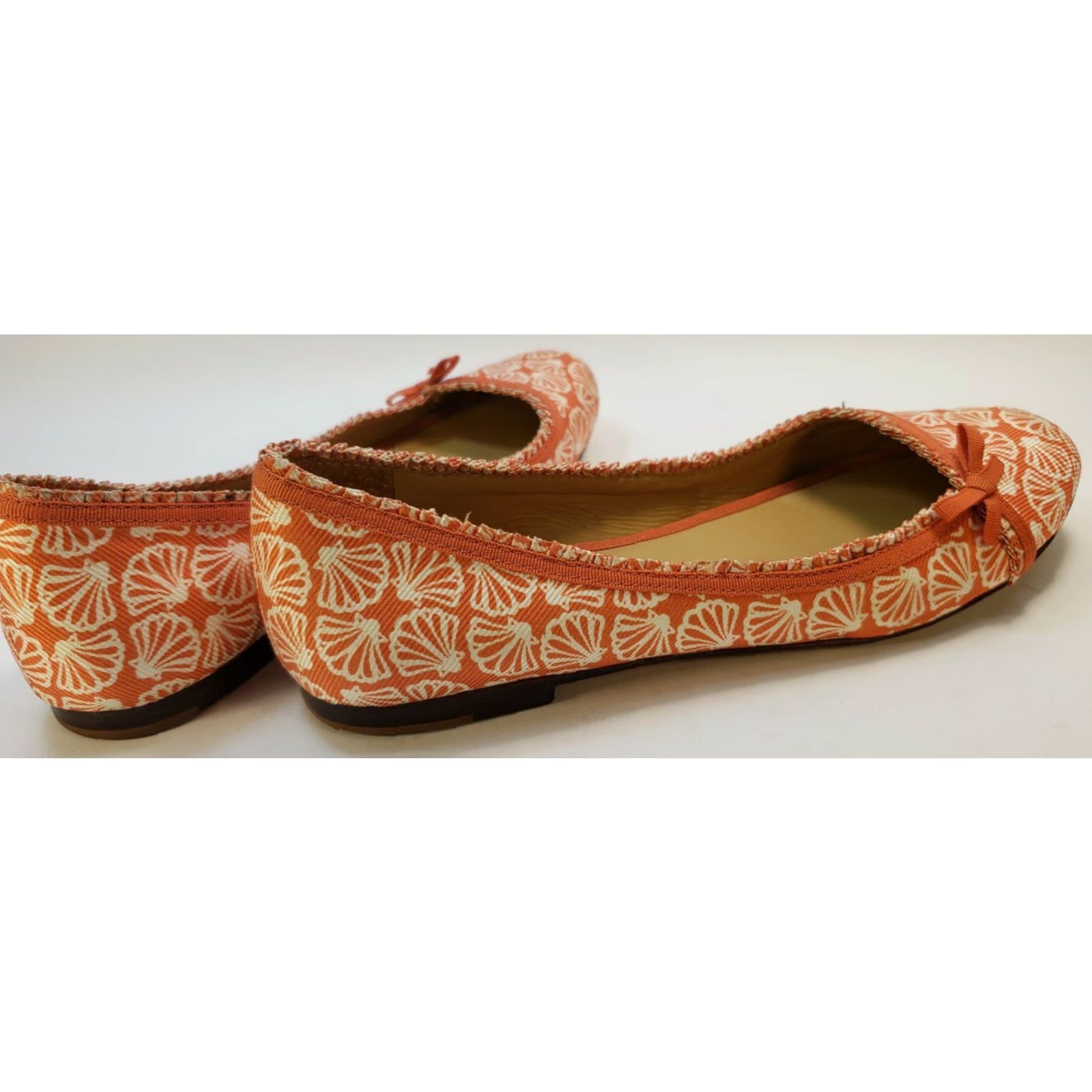 Lilly Pulitzer Lilly Pulitzer Flats Women's Size 6M Orange White Seashell Pattern Bow & Piping Ballet Flats Shoes M Crew Casual to Dress Business Size US 6 / IT 36 - 6 Thumbnail