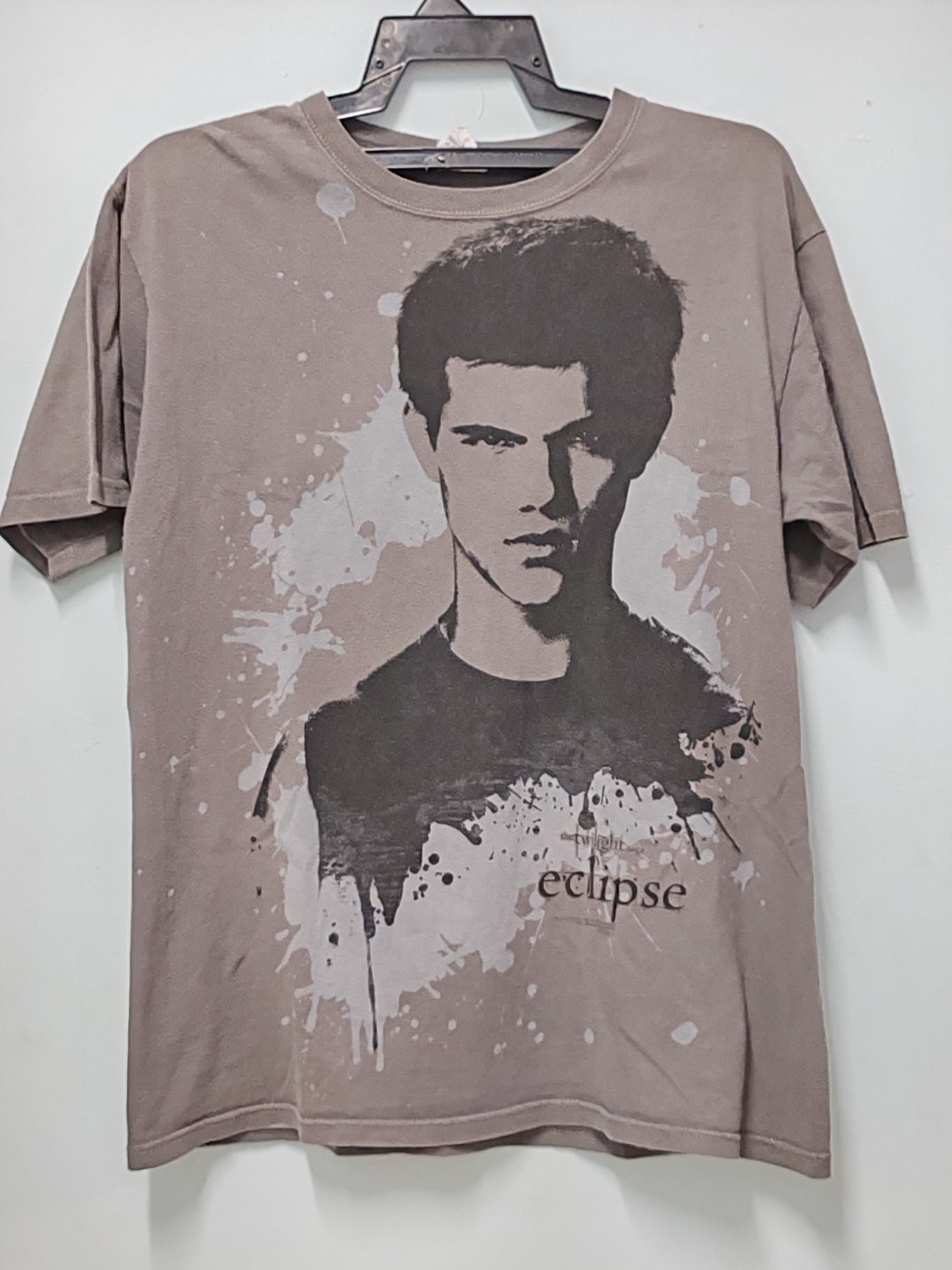Expert Horror Vintage Twilight Saga Eclipse Romance Horror Movie Tee Saw Size US M / EU 48-50 / 2 - 2 Thumbnail