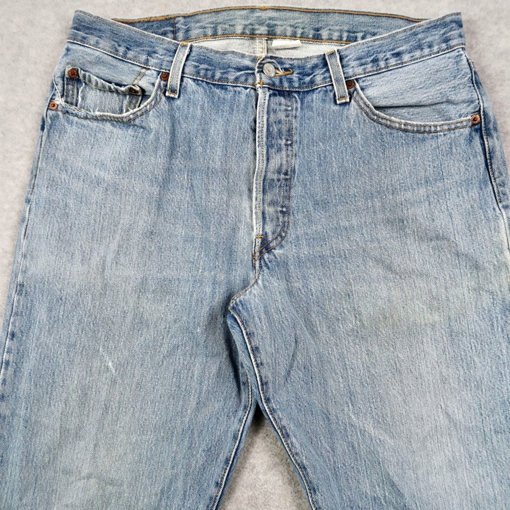 Levi's VINTAGE Levis 501 Jeans Mens 35x30 Light Wash Blue Denim Button Fly Original Fit Size US 35 - 3 Thumbnail