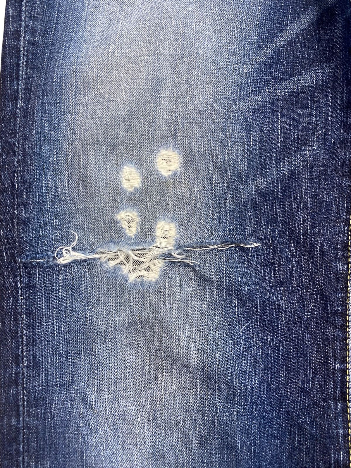 Levi's Levi’s Strauss & Co Faded Blue Wash Style Ripped Jeans Size US 32 / EU 48 - 7 Thumbnail