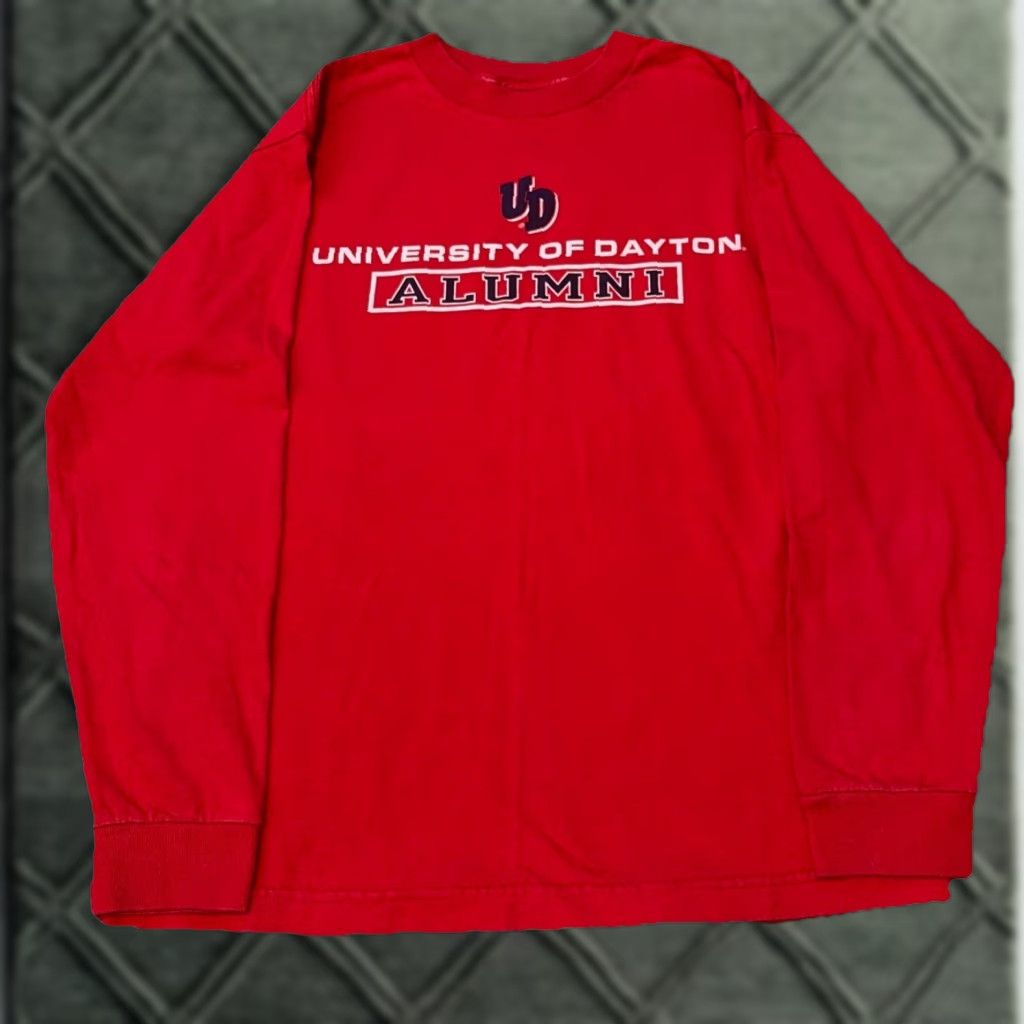 NCAA VINTAGE University Of Dayton Alumni 90s Red Long Sleeve T-Shirt M Mens TCX Apparel Shirt Size US M / EU 48-50 / 2 - 1 Thumbnail
