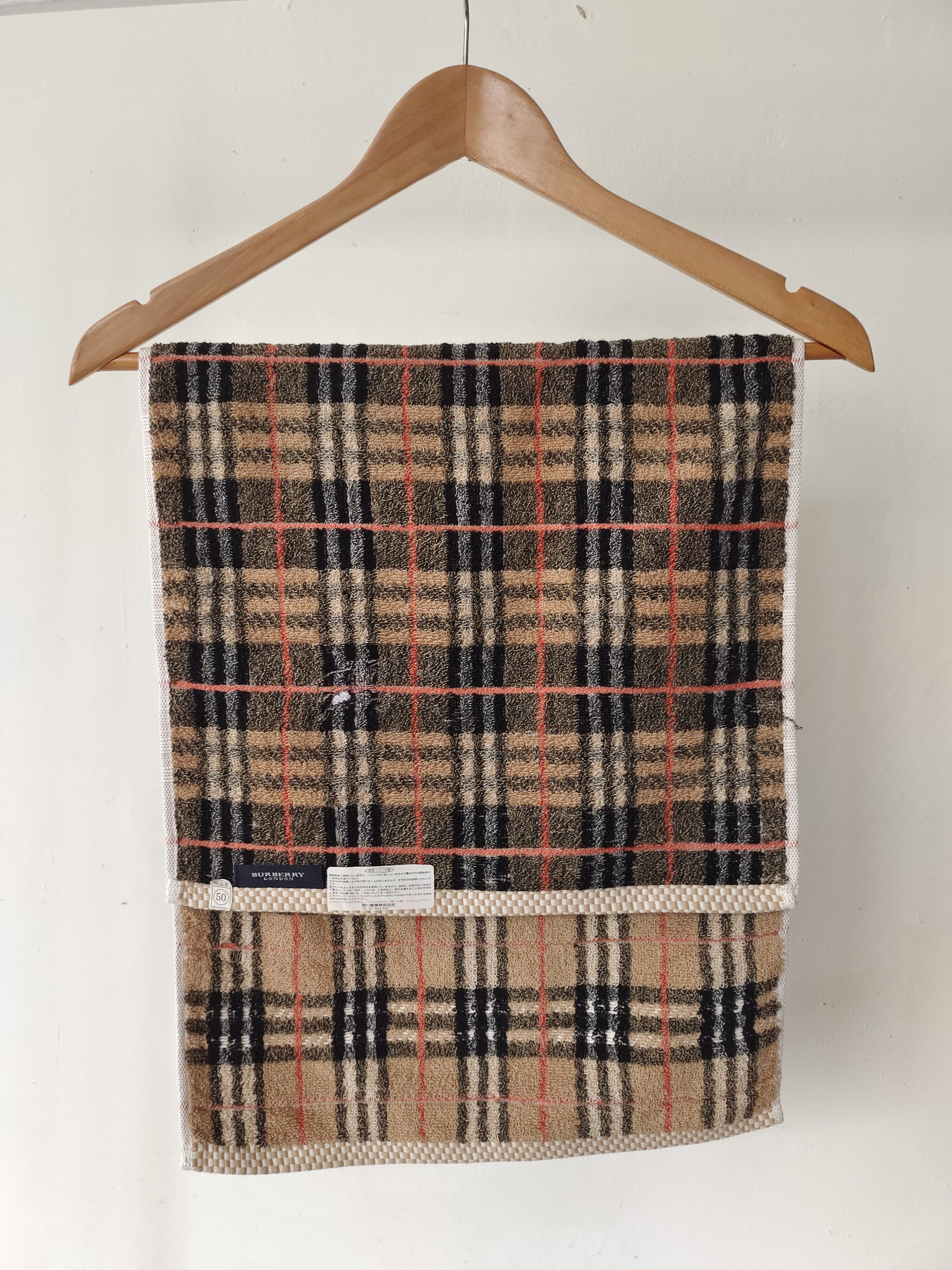 Burberry NEW OLD STOCK BURBERRY LONDON NOVA CHECK HAND TOWEL Size ONE SIZE - 2 Thumbnail