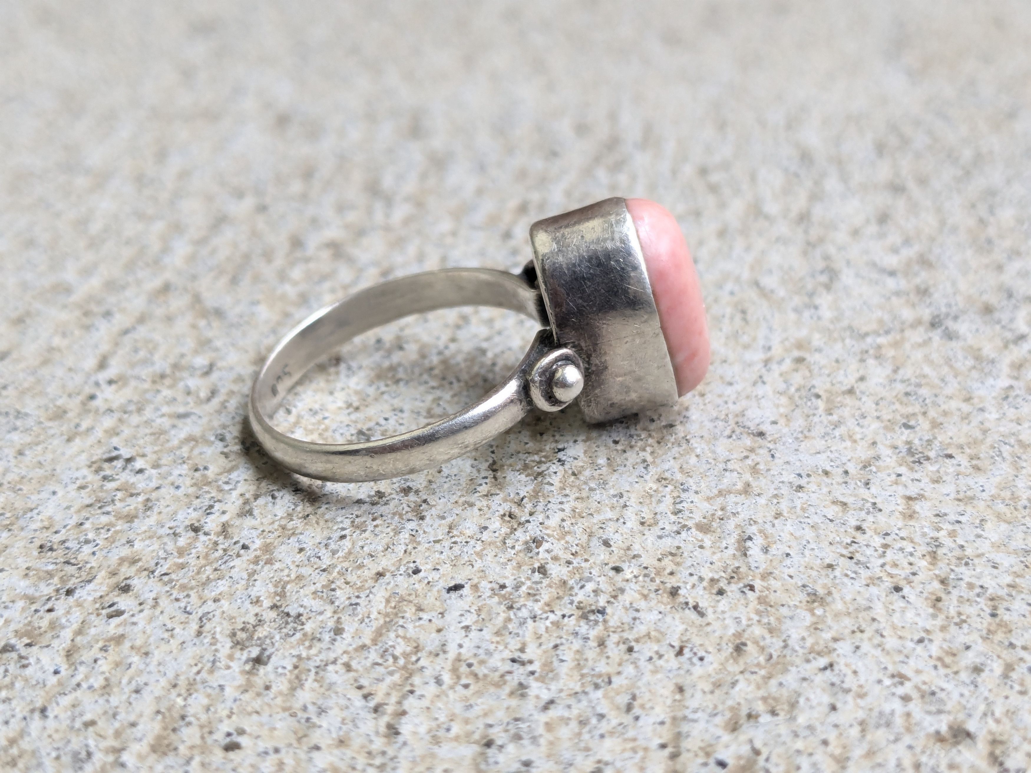 Jewelry Sterling Silver Ring Pink Coral Size 9 Oval Size ONE SIZE - 5 Thumbnail